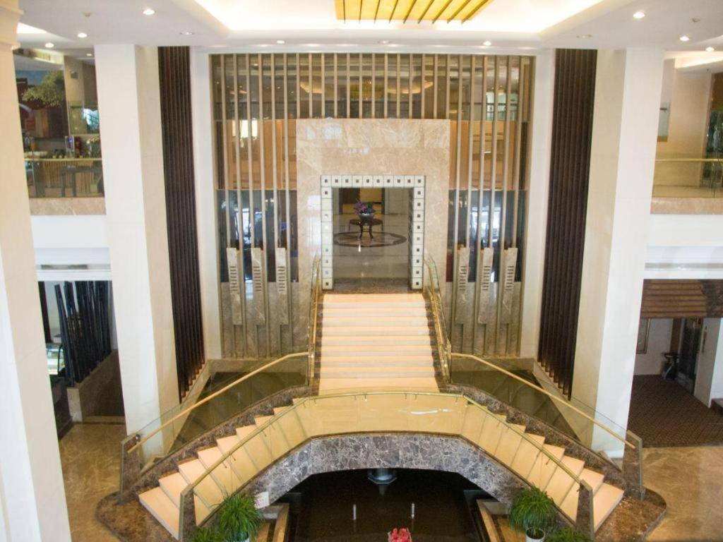 Qingdao Royal Garden Hotel Esterno foto