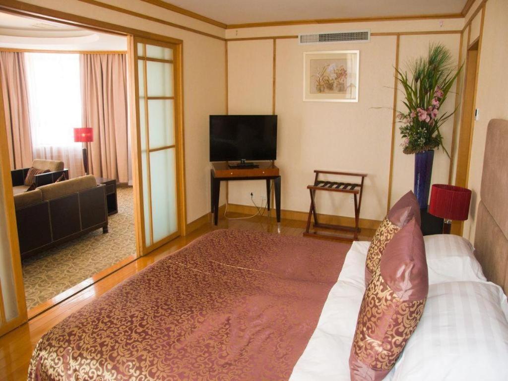 Qingdao Royal Garden Hotel Esterno foto