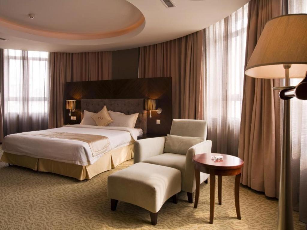 Qingdao Royal Garden Hotel Esterno foto