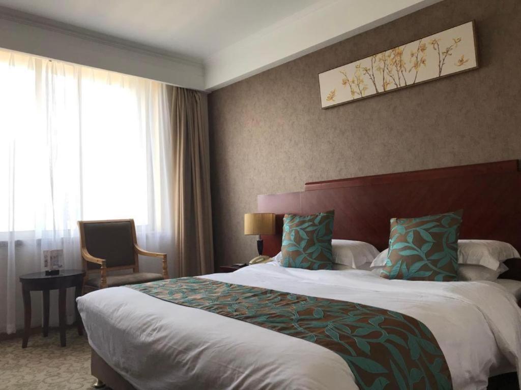 Qingdao Royal Garden Hotel Esterno foto