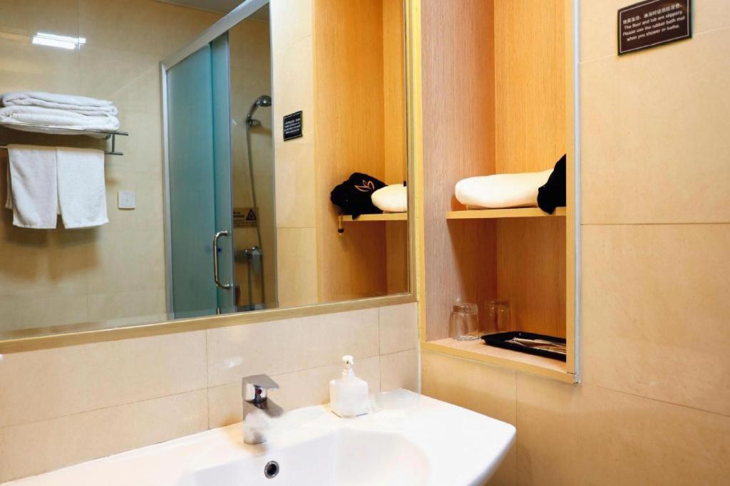 Qingdao Royal Garden Hotel Esterno foto