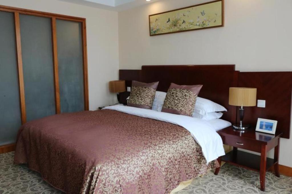 Qingdao Royal Garden Hotel Esterno foto