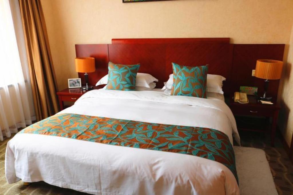 Qingdao Royal Garden Hotel Esterno foto