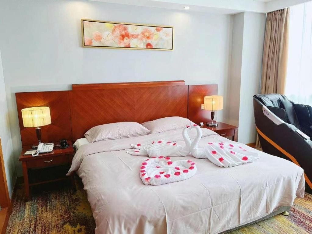 Qingdao Royal Garden Hotel Esterno foto