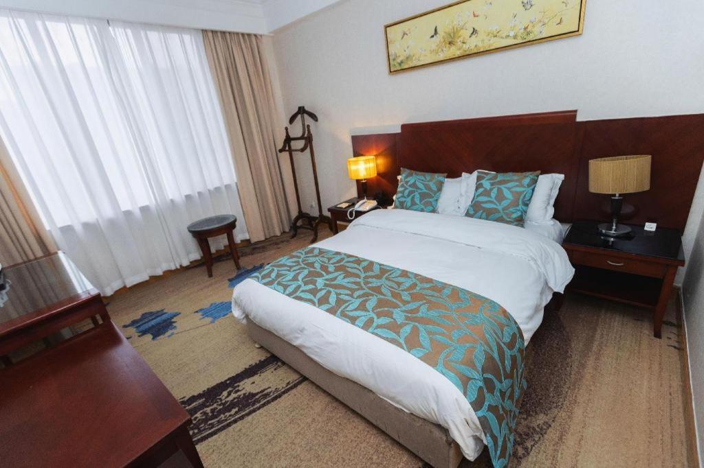 Qingdao Royal Garden Hotel Esterno foto