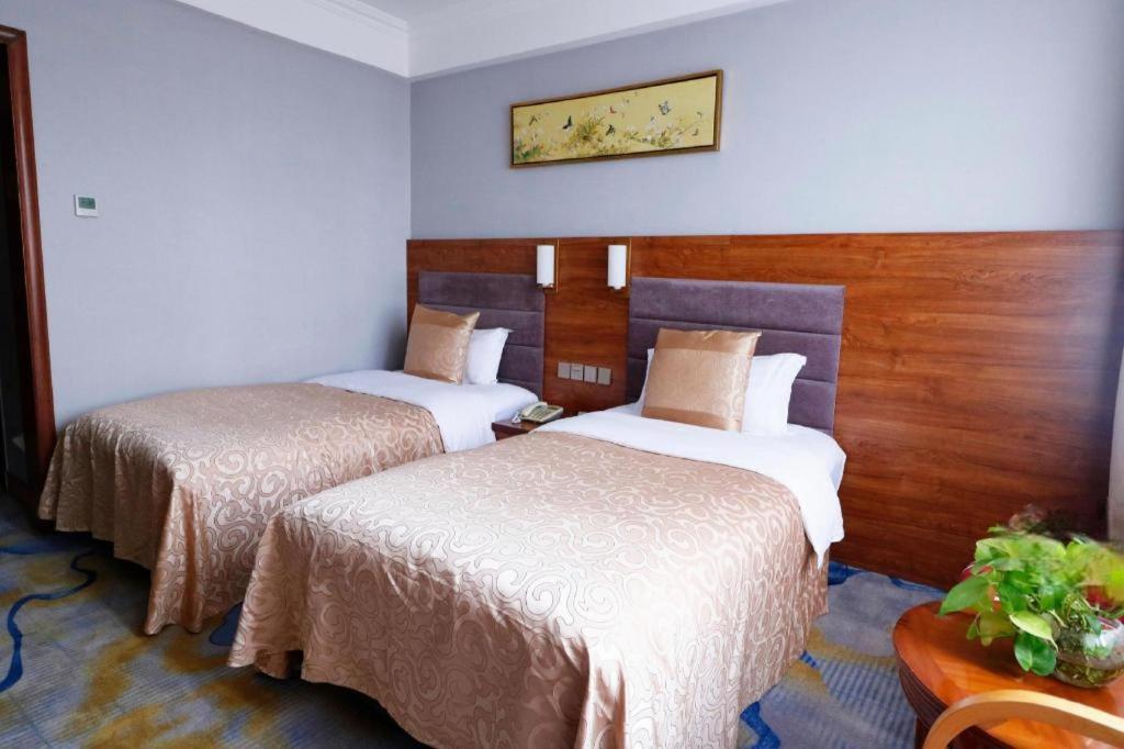 Qingdao Royal Garden Hotel Esterno foto