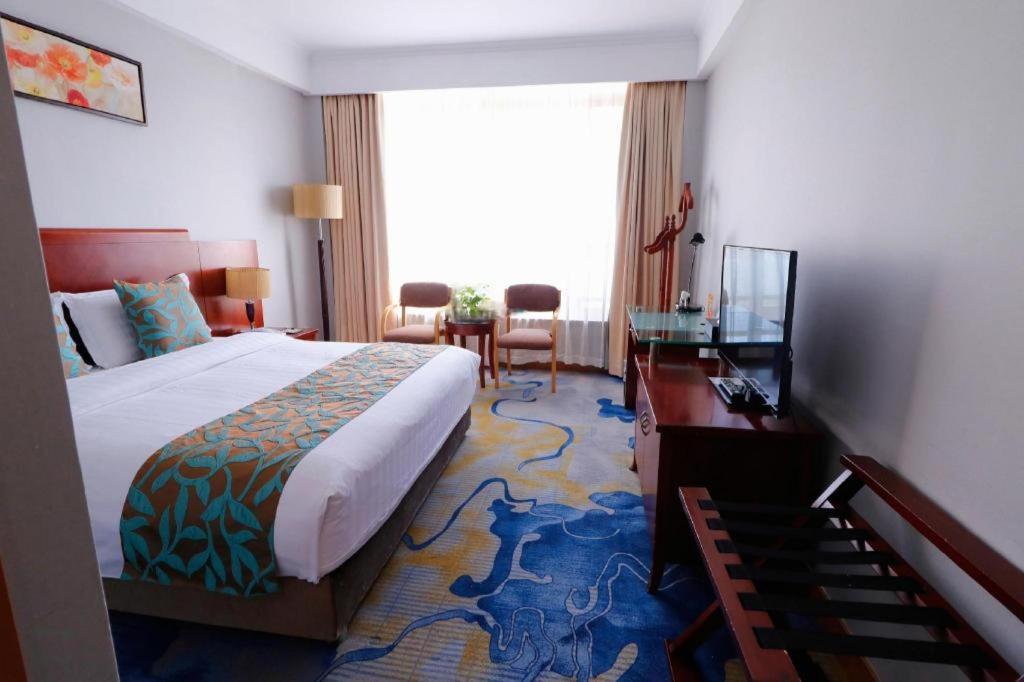 Qingdao Royal Garden Hotel Esterno foto
