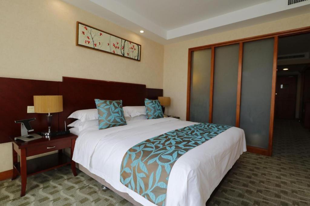 Qingdao Royal Garden Hotel Esterno foto