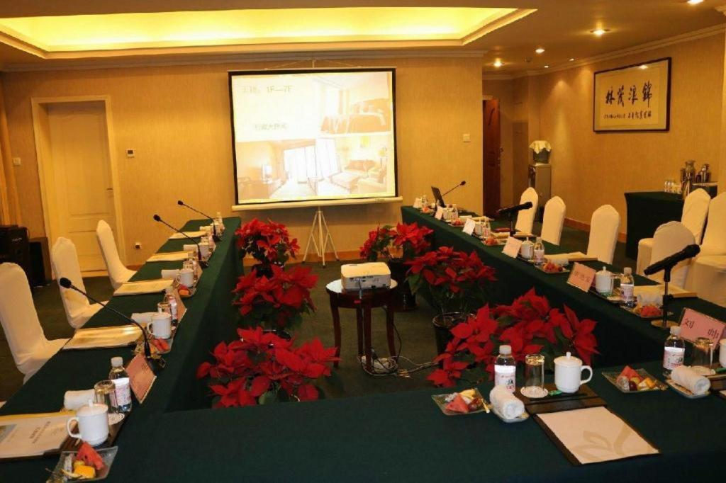 Qingdao Royal Garden Hotel Esterno foto