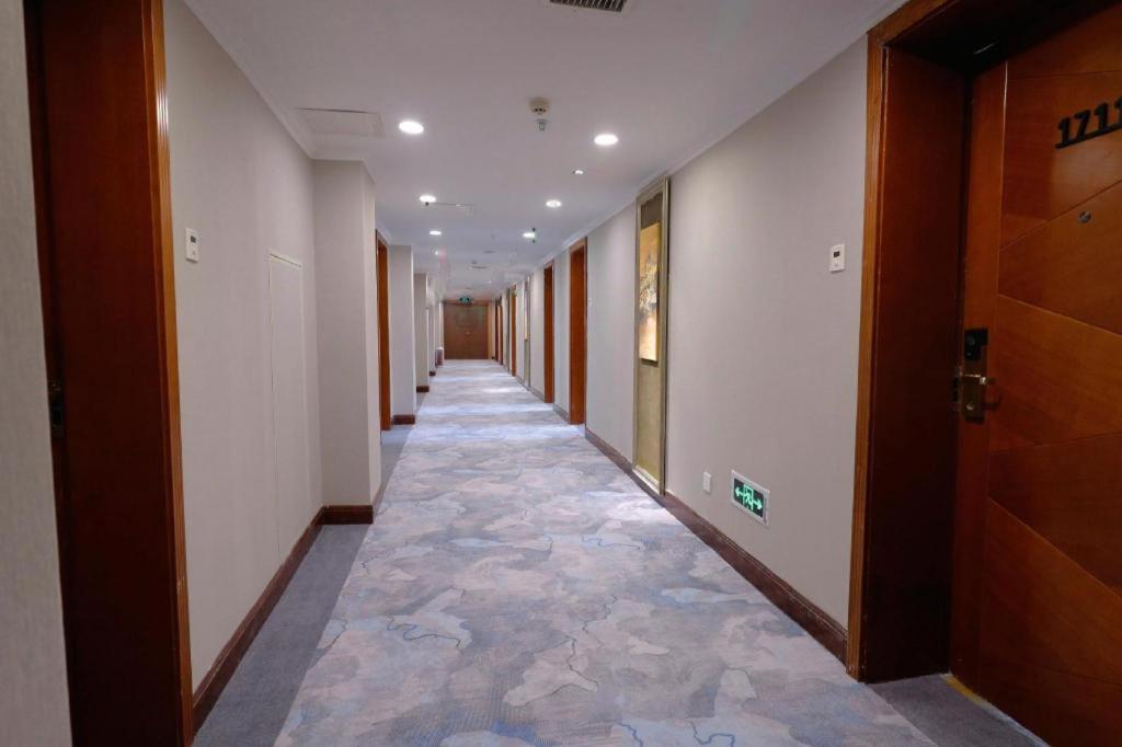 Qingdao Royal Garden Hotel Esterno foto