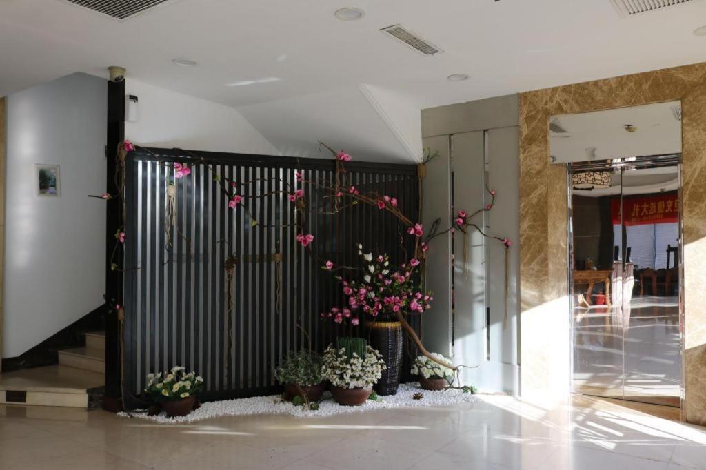 Qingdao Royal Garden Hotel Esterno foto