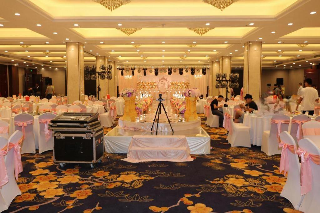 Qingdao Royal Garden Hotel Esterno foto