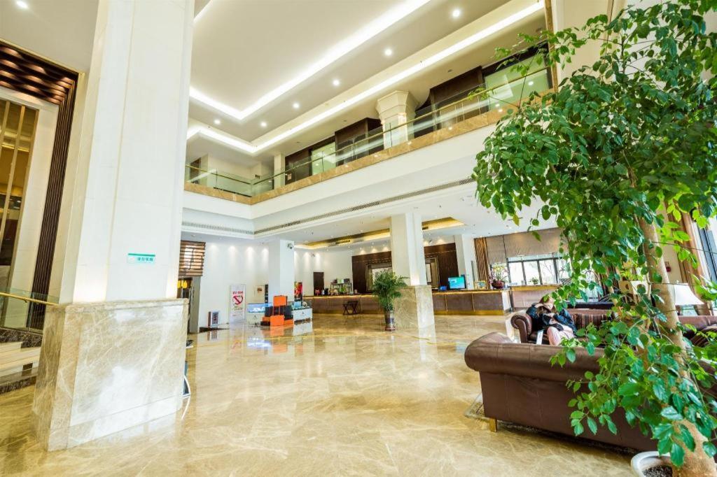 Qingdao Royal Garden Hotel Esterno foto