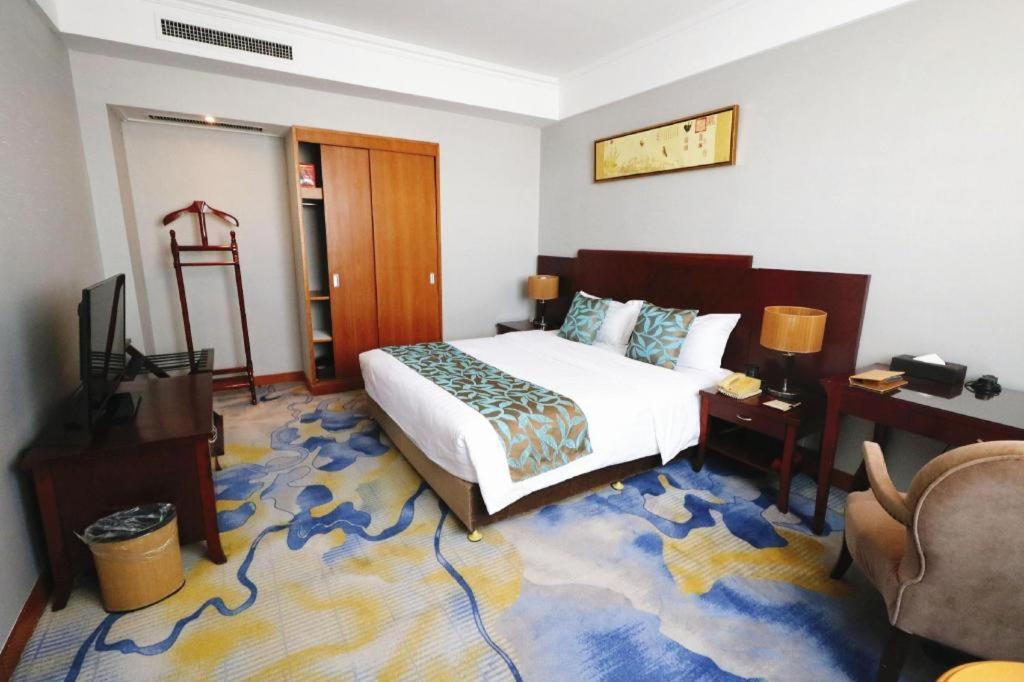 Qingdao Royal Garden Hotel Esterno foto