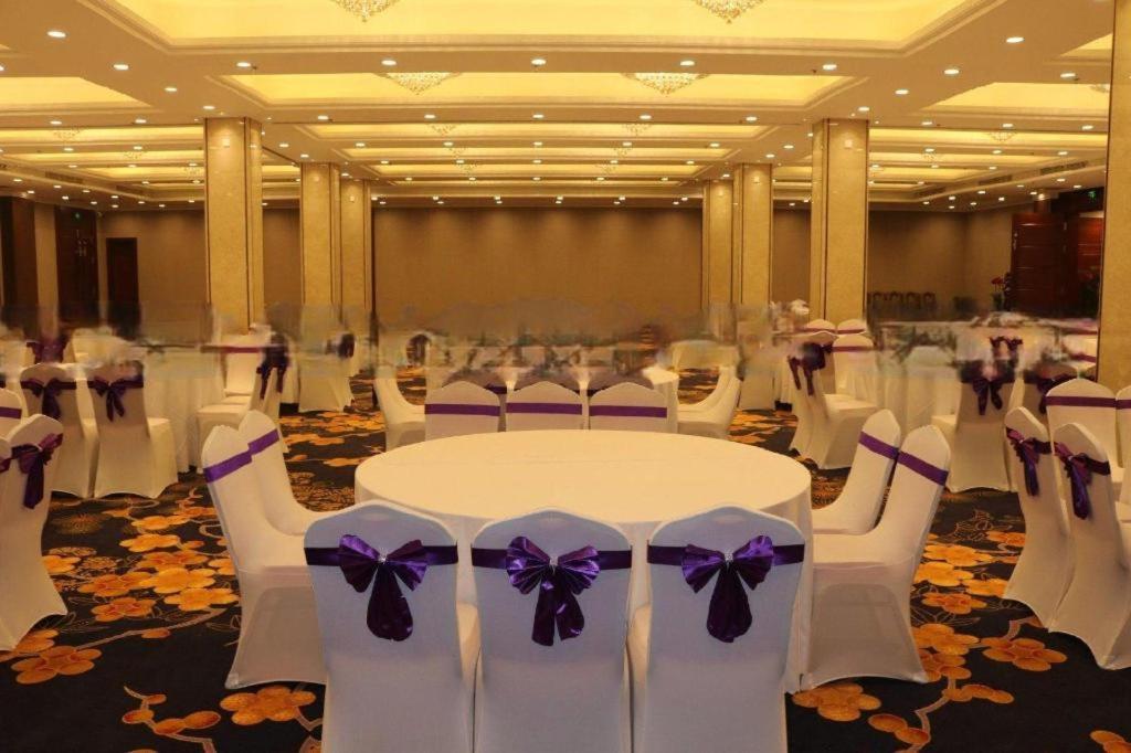 Qingdao Royal Garden Hotel Esterno foto