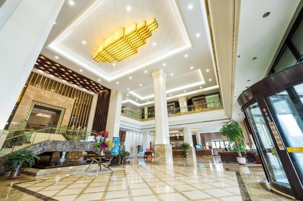 Qingdao Royal Garden Hotel Esterno foto