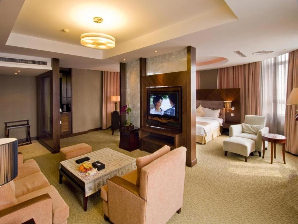 Qingdao Royal Garden Hotel Esterno foto